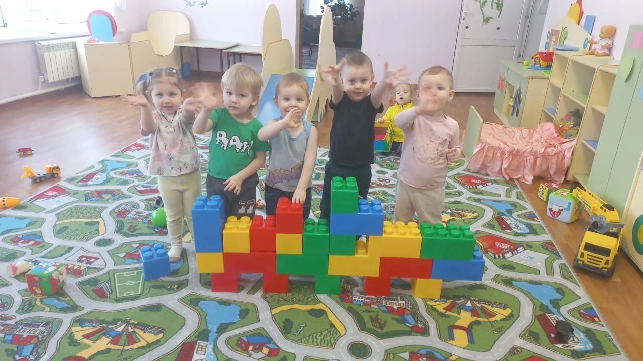 Юные строители.